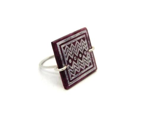 Engraved Purple Spondylus Ring